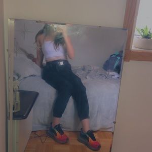 Meet your Posher, Annais